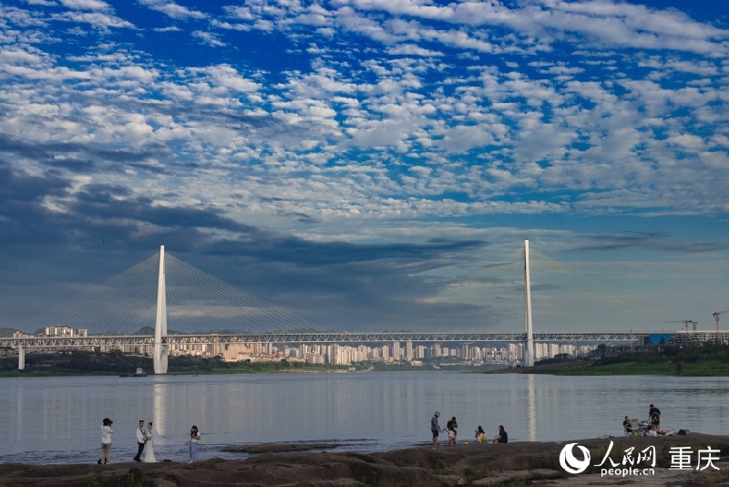 Chongqing :  un pont sur le Yangtsé à la conception unique qui séduit tous ses visiteurs