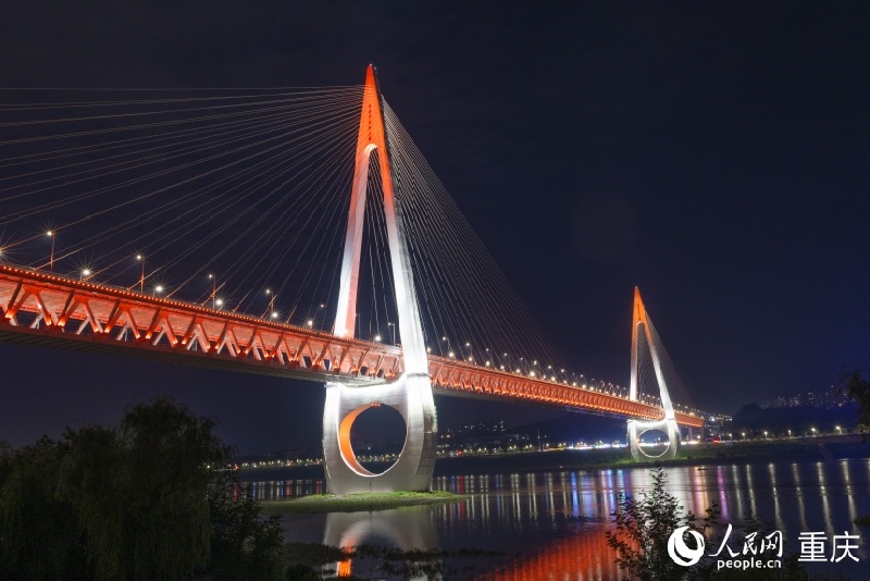 Chongqing :  un pont sur le Yangtsé à la conception unique qui séduit tous ses visiteurs