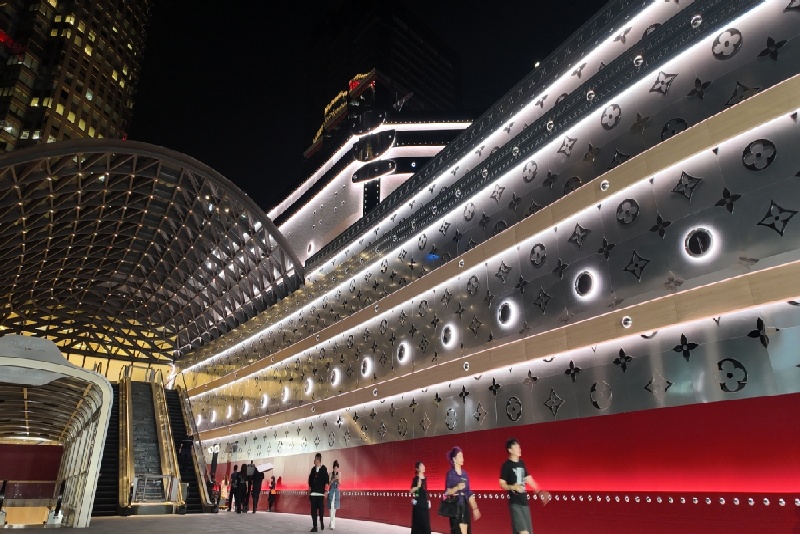 Louis Vuitton dévoile son premier espace « The Louis » du monde à Shanghai