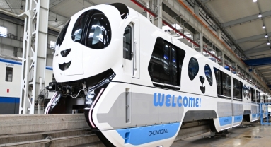 A Chongqing, un train monorail sur le thème du panda ajoute à la magie de la ville