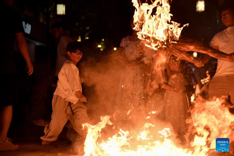 Yunnan : un festival des torches célébré à Dali