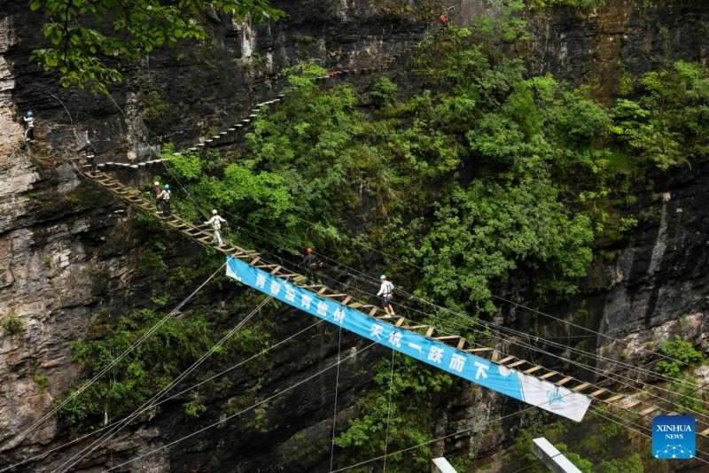 Guizhou : les paysages karstiques uniques du comté de Kaiyang attirent les touristes