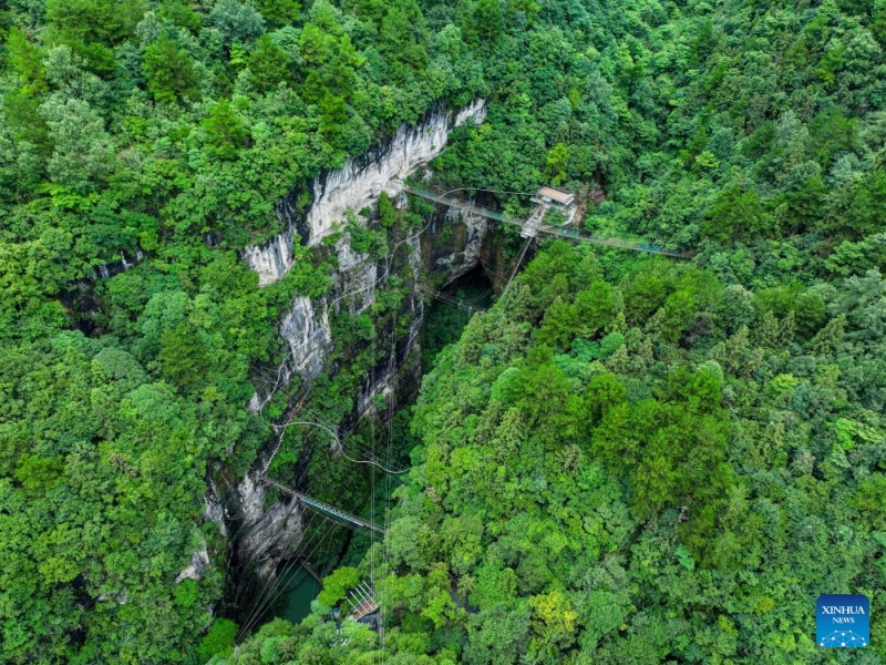 Guizhou : les paysages karstiques uniques du comté de Kaiyang attirent les touristes