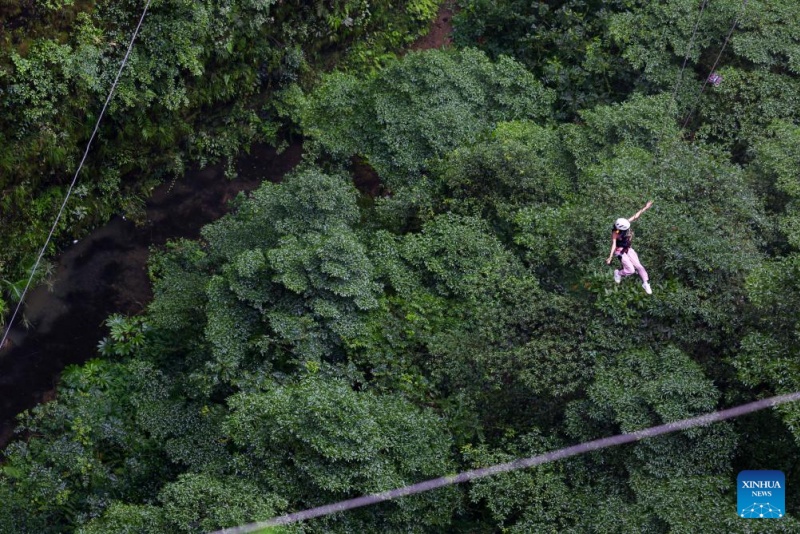 Guizhou : les paysages karstiques uniques du comté de Kaiyang attirent les touristes