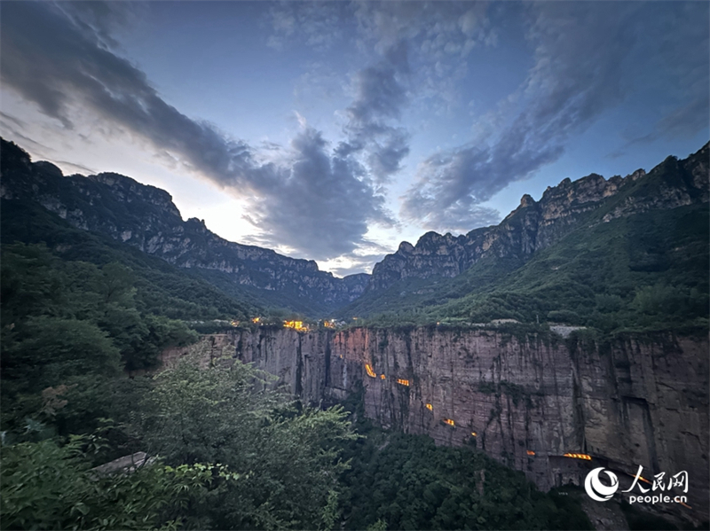 Henan : la légendaire route à flanc de falaise du village de Guoliang