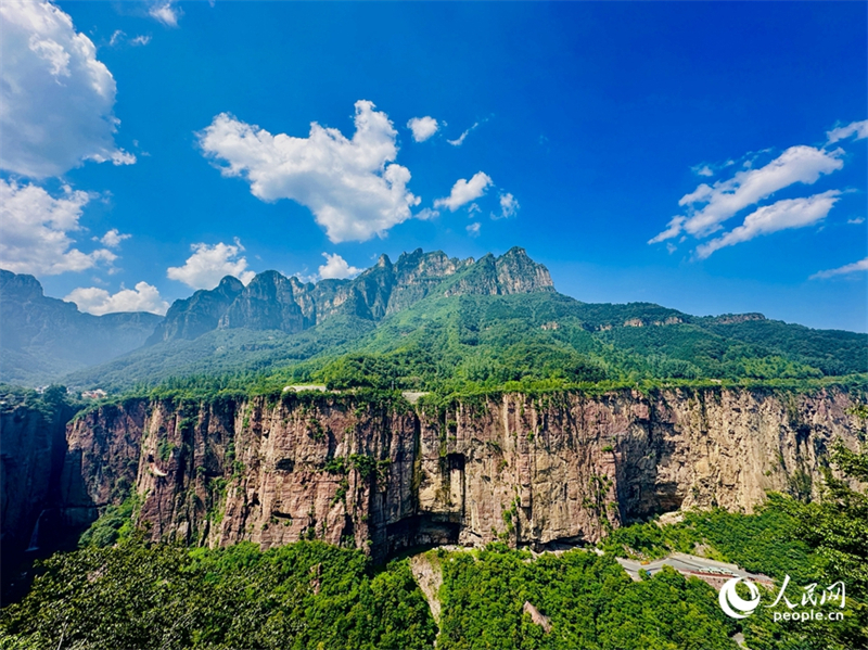 Henan : la légendaire route à flanc de falaise du village de Guoliang
