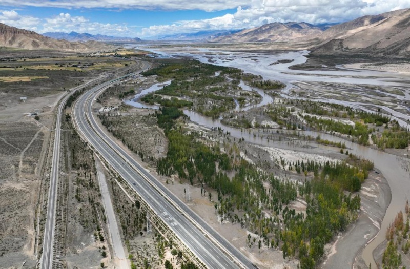 Le réseau de transport complet stimule le développement au Xizang