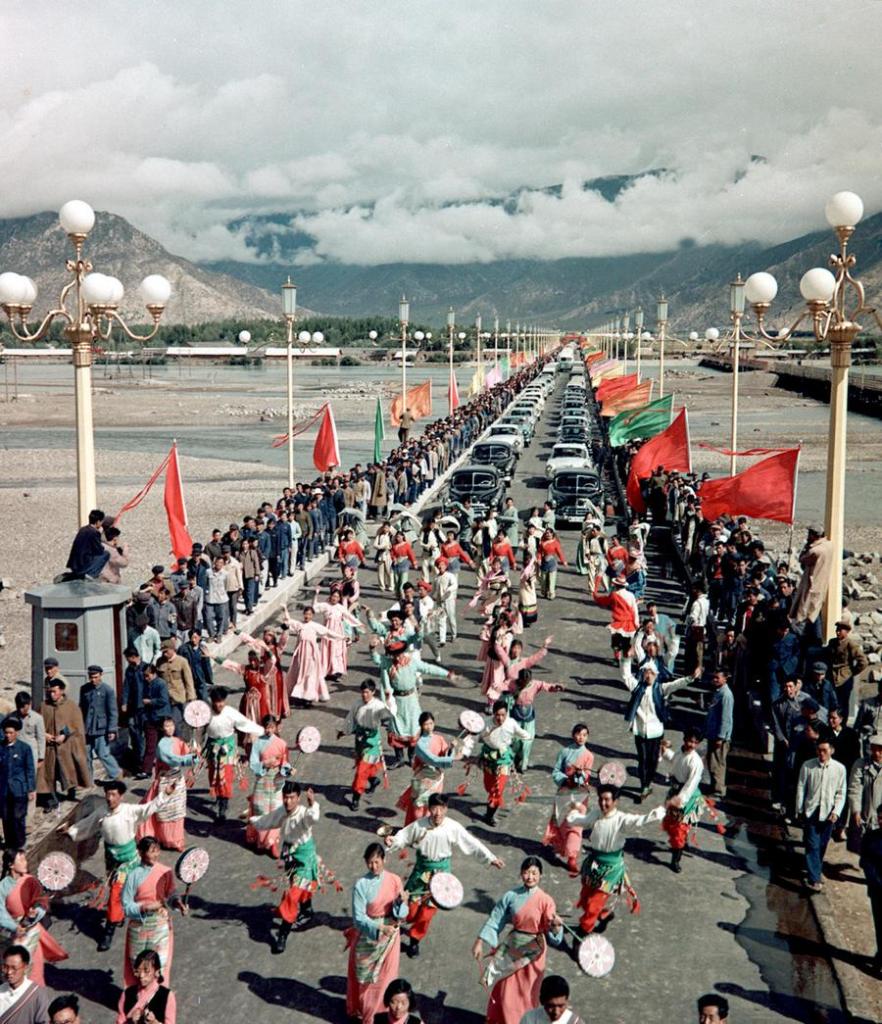 Xizang: les ponts de Lhassa, incarnation du développement du Xizang