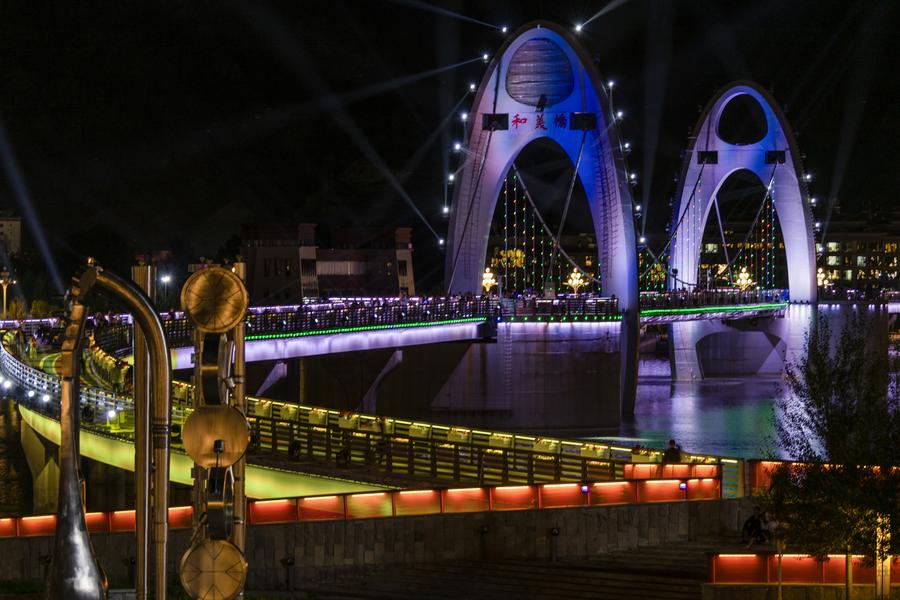 Xizang: les ponts de Lhassa, incarnation du développement du Xizang