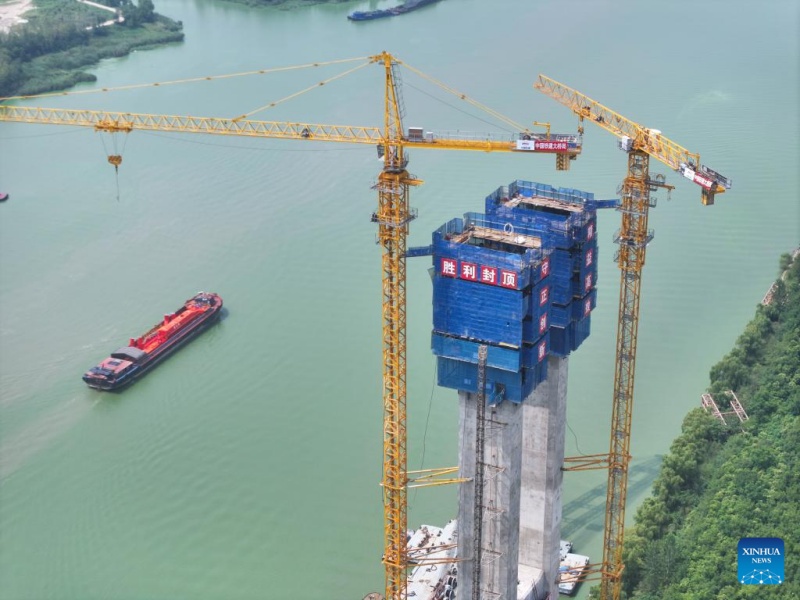Jiangsu : la tour principale du pont de Yangzhou sur le Grand canal Beijing-Hangzhou a reçu sa couverture