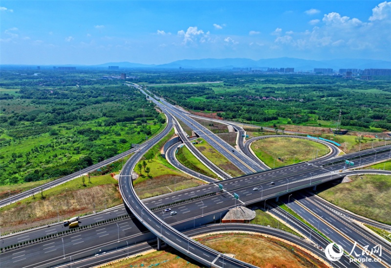 Jiangxi : à Nanchang, un centre de transport en trois dimensions soutient la construction d'une nouvelle urbanisation