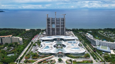 Avec l'opération douanière indépendante, le port de libre-échange de Hainan se positionne pour piloter l'ouverture de haut niveau de la Chine