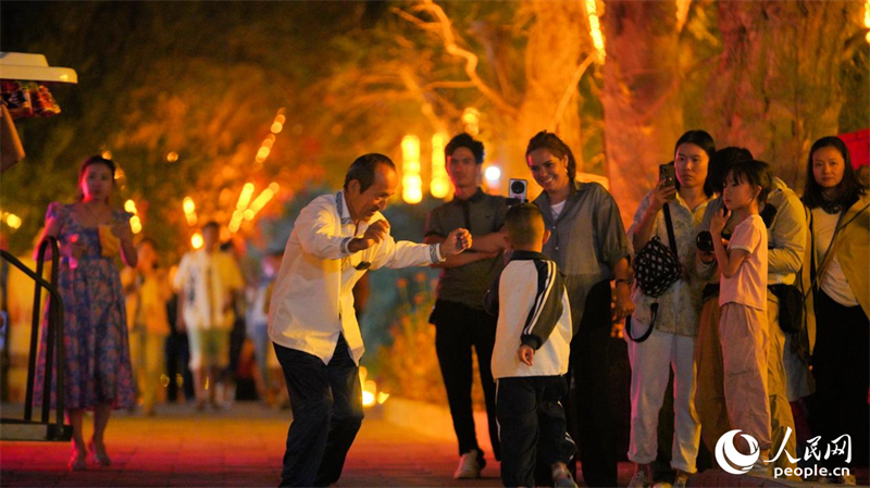 Xinjiang : la vie nocturne animée de la vieille ville de Kuqa