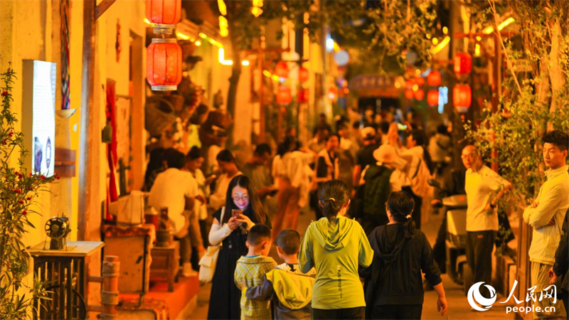 Xinjiang : la vie nocturne animée de la vieille ville de Kuqa