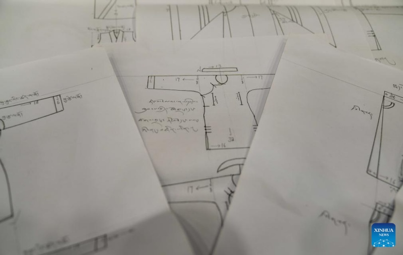 Xizang : histoire en photos d'un héritier de la technique de fabrication de costumes de Lhassa