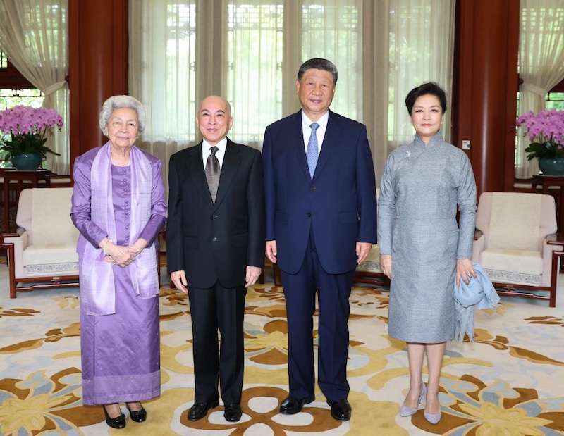 Xi Jinping et son épouse rencontrent le roi et la reine mère du Cambodge