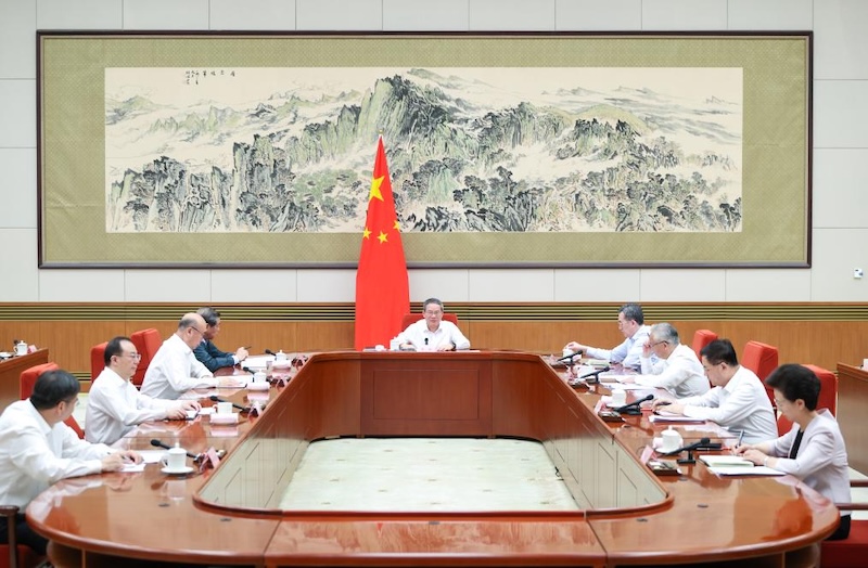 Le PM chinois appelle au développement de haute qualité du commerce des services