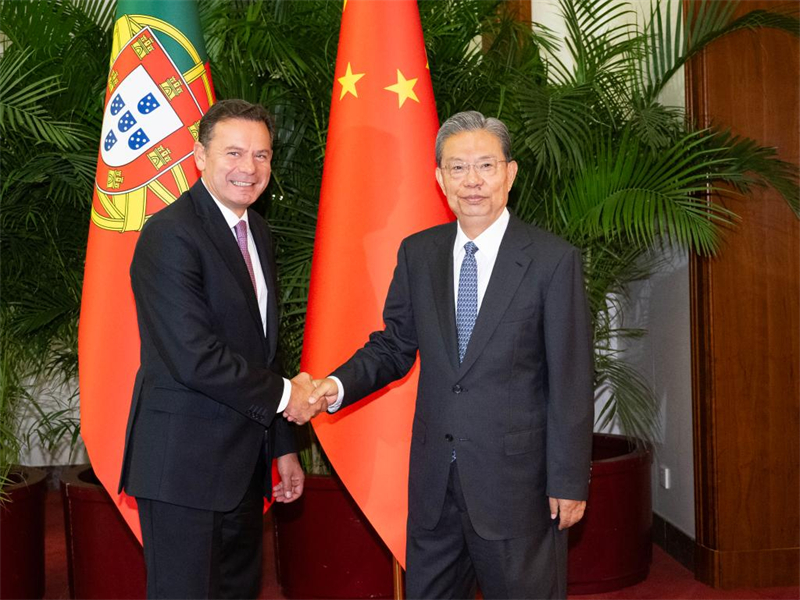 Le plus haut législateur chinois rencontre le Premier ministre portugais