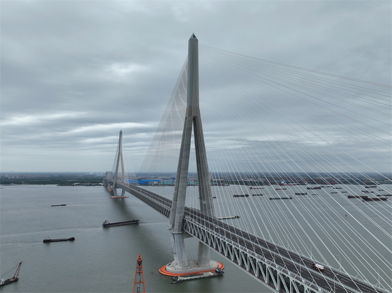 Jiangsu : début des opérations du pont Changtai sur le Yangtsé
