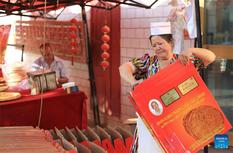 Xinjiang : les techniques traditionnelles de fabrication du naan transmises et développées à Kuqa