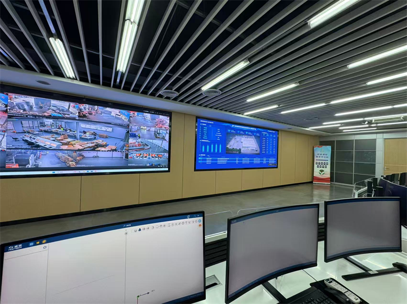 Guangdong : au Centre de supervision logistique du commerce transfrontalier de Shenzhen, un « pôle intelligent » assure un dédouanement efficace