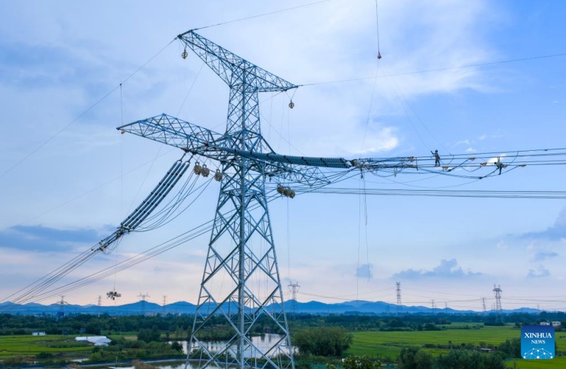 La section de l'Anhui du Projet de transfert d'électricité à ultra-haute tension Gansu-Zhejiang entre dans la phase de tirage des conducteurs