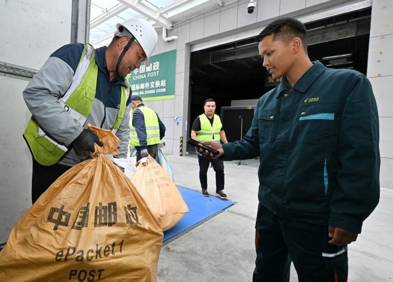 La branche du Xinjiang de la Poste de Chine étend ses services pour soutenir la revitalisation rurale