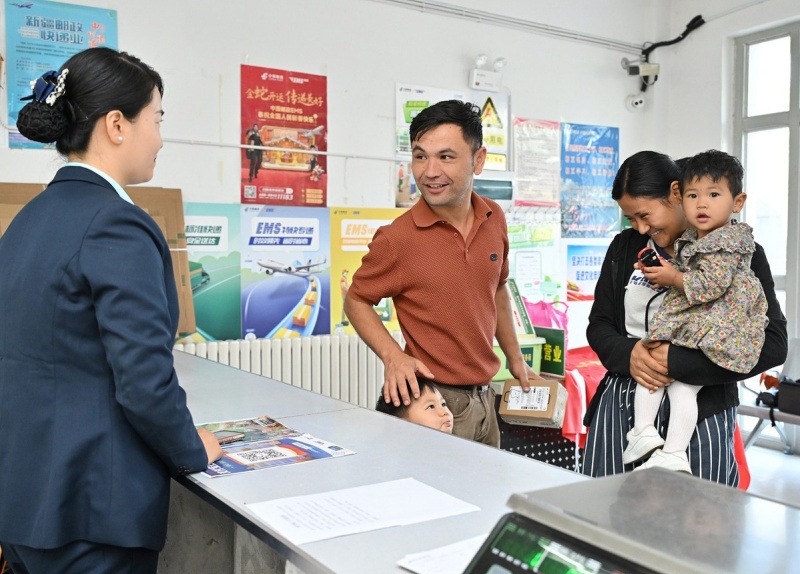 La branche du Xinjiang de la Poste de Chine étend ses services pour soutenir la revitalisation rurale