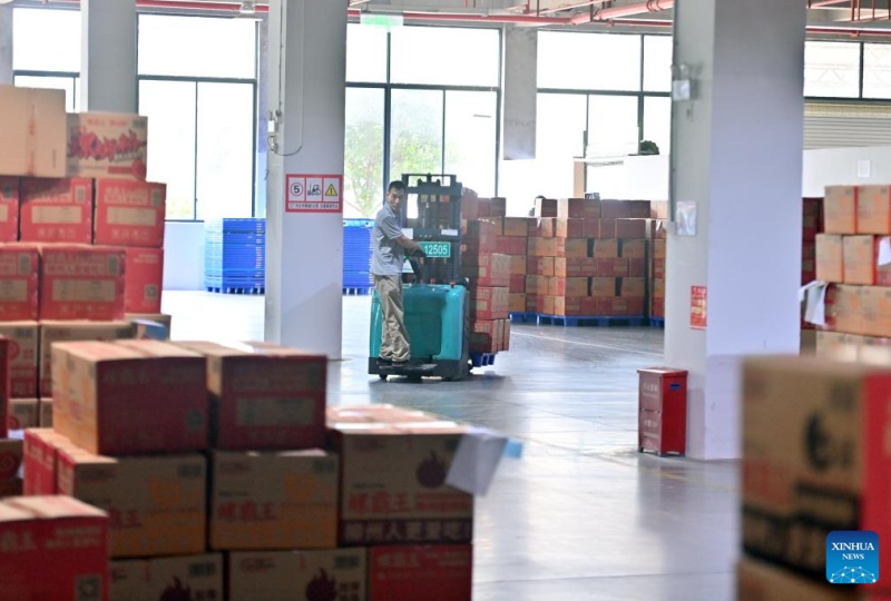 Guangxi : les Luosifen, une spécialité de rue de Liuzhou qui dynamise la vitalité industrielle régionale