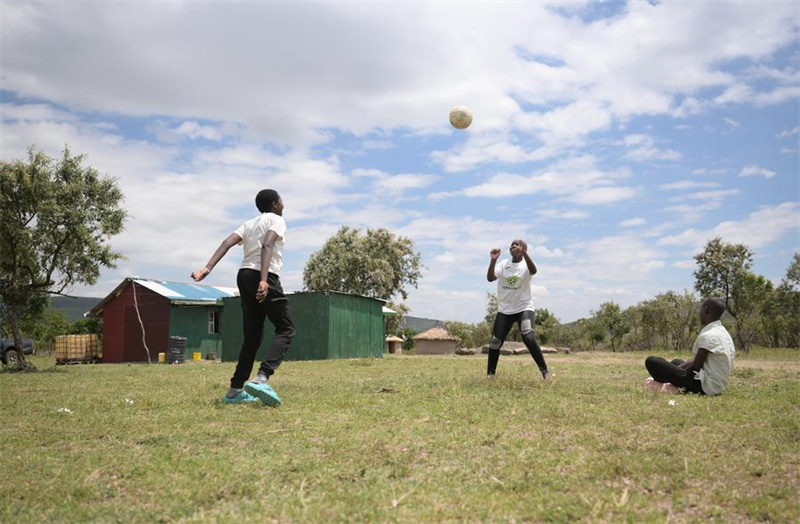 Sur les plaines de Maasai Mara, un duo chinois construit la maison de l'espoir pour 29 jeunes kényanes