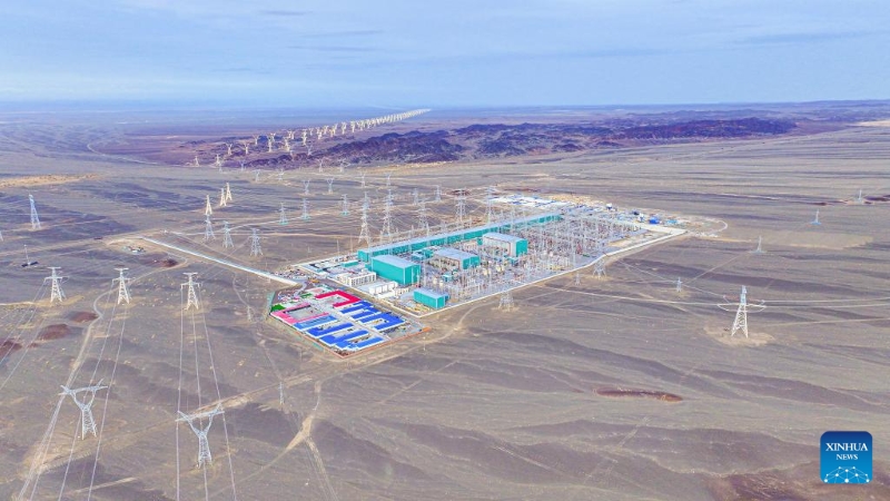 Comment le Xinjiang transforme ses déserts en mines d'or d'énergie renouvelable