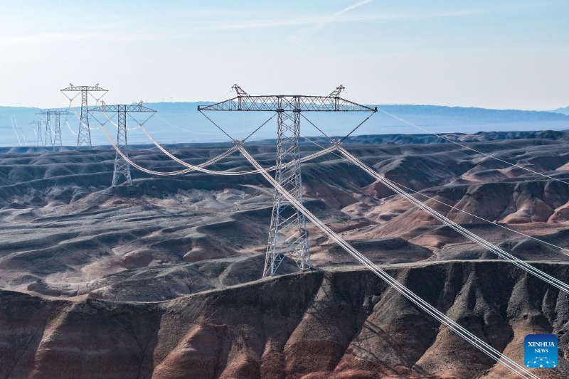 Comment le Xinjiang transforme ses déserts en mines d'or d'énergie renouvelable