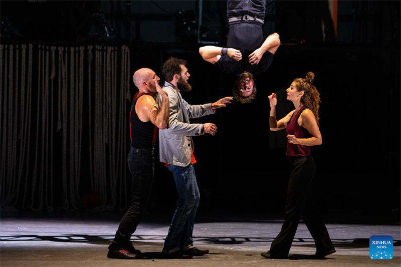 Hunan : coup d'envoi du Festival international du nouveau théâtre acrobatique de Zhangjiajie