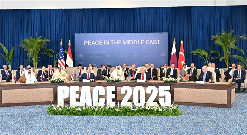 Un document de soutien à l'accord de cessez-le-feu à Gaza signé lors du sommet de Charm el-Cheikh en Egypte