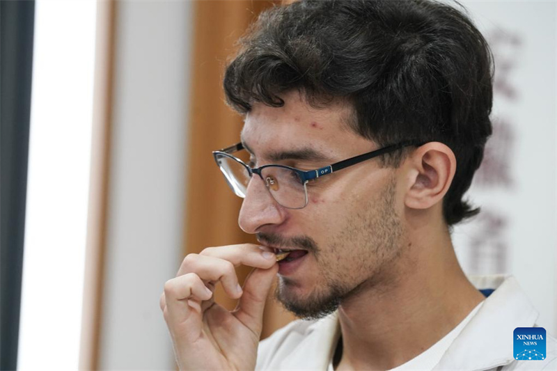 Anhui : des étudiants étrangers apprennent la médecine traditionnelle chinoise à Hefei