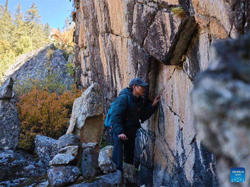 Sichuan : découvrez des peintures rupestres vieilles de 8 000 ans à Garze