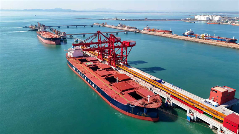 Shandong : mise en service du premier terminal intelligent numérique de 400 000 tonnes pour vrac sec de Chine dans le port de Qingdao
