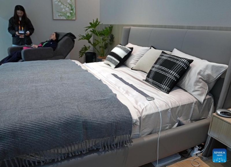 Shanghai : des produits et services de santé adaptés aux personnes âgées présentés à la 8e CIIE