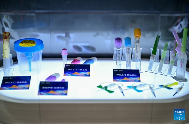 Shanghai : des produits et services de santé adaptés aux personnes âgées présentés à la 8e CIIE