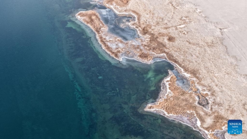 Gansu : deux lacs nourrissent des zones humides écologiques dans le désert de Gobi