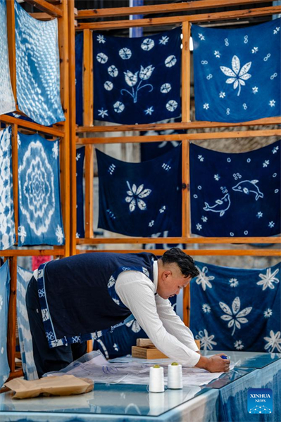 Yunnan : découvrez le village de Zhoucheng, terre natale de la technique du batik des Bai