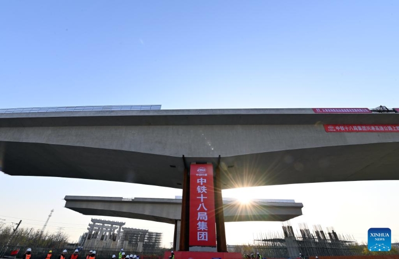 Tianjin : rotation complète réussie des ponts pivotants jumeaux de l'autoroute Xinggang