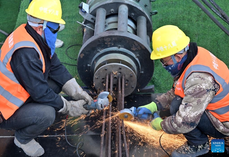 Tianjin : rotation complète réussie des ponts pivotants jumeaux de l'autoroute Xinggang