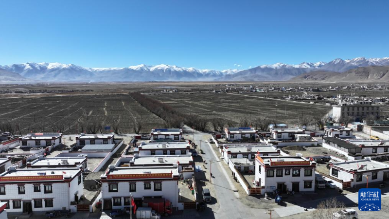 Au pied du Qomolangma, les sinistrés emménagent dans de nouvelles maisons