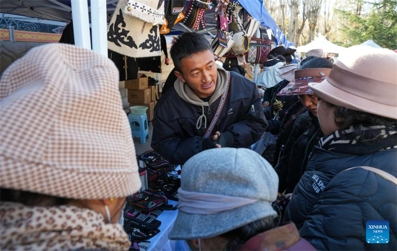 Xizang : un salon de l'approvisionnement et de la commercialisation organisé à Lhassa