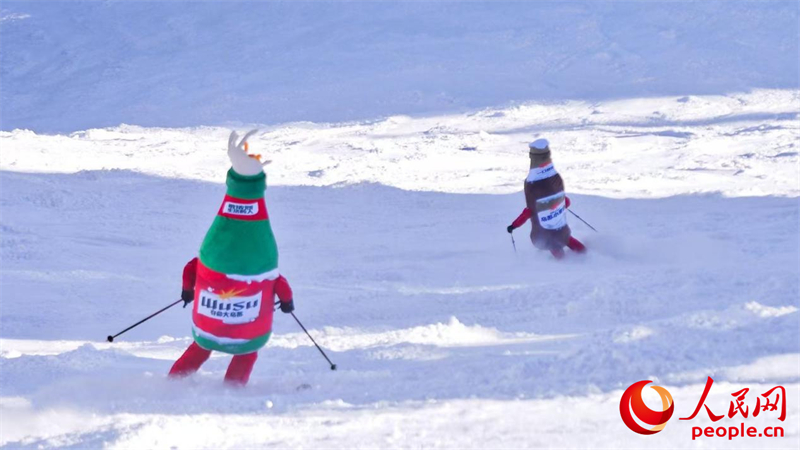 Xinjiang : venez et découvrez l'ambiance « bouillante » de la neige
