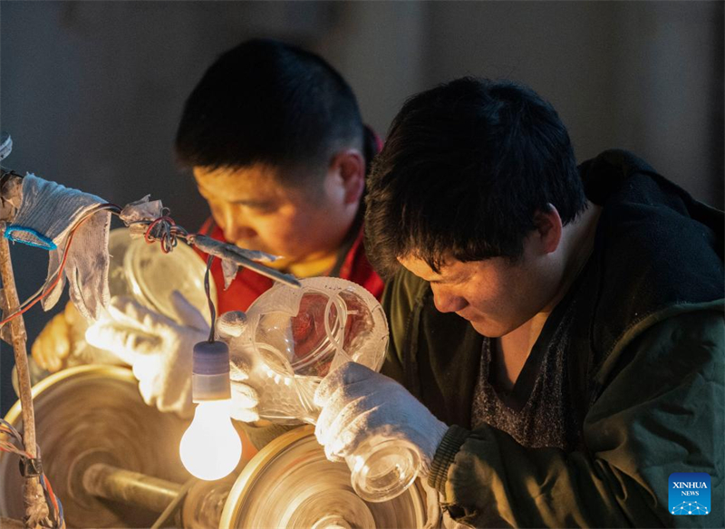 Anhui : Shiliang développe un secteur de production distinctif de narguilés avec son patrimoine du verre d'art