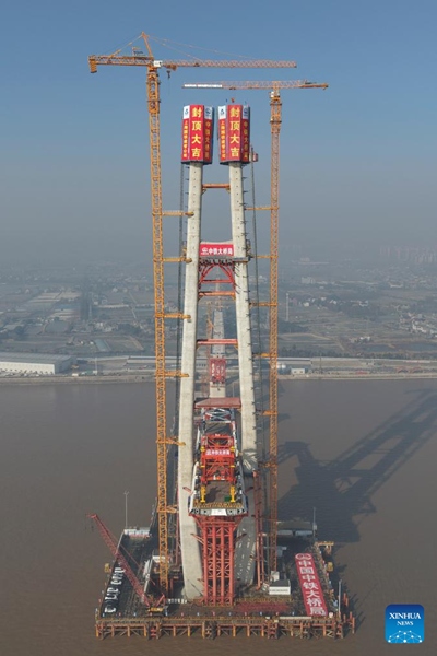 Zhejiang : la tour principale du pont du canal de navigation du nord est terminée