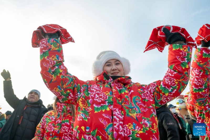 Heilongjiang : le Festival de pêche hivernale du lac Xingkai 2026 a commencé