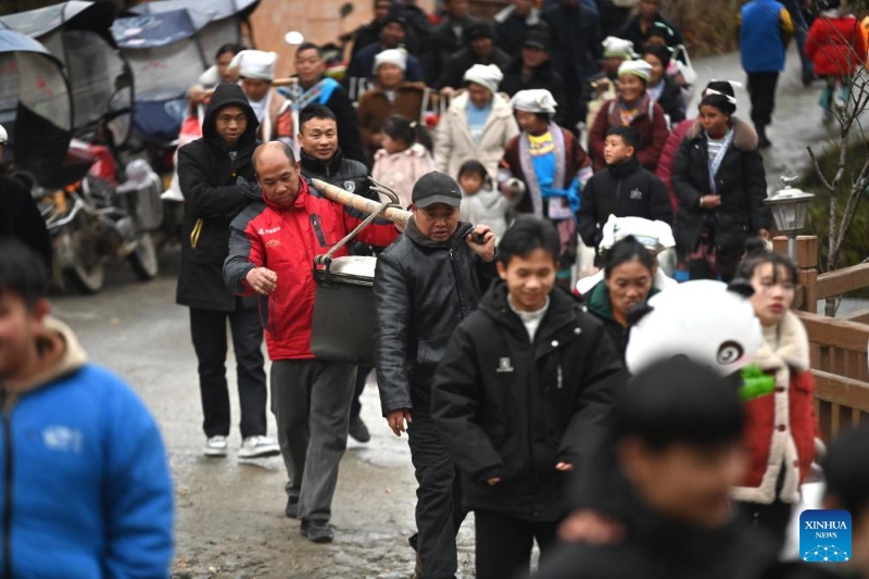 Guangxi : les membres de l'ethnie Miao célèbrent leur Nouvel An traditionnel à Rongshui